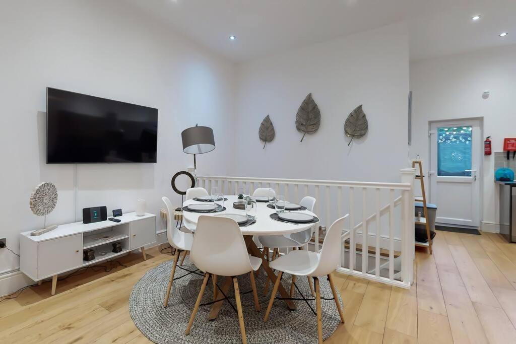 Lovely 2 Bedroom Apartment Near Highgate Station Londen Buitenkant foto