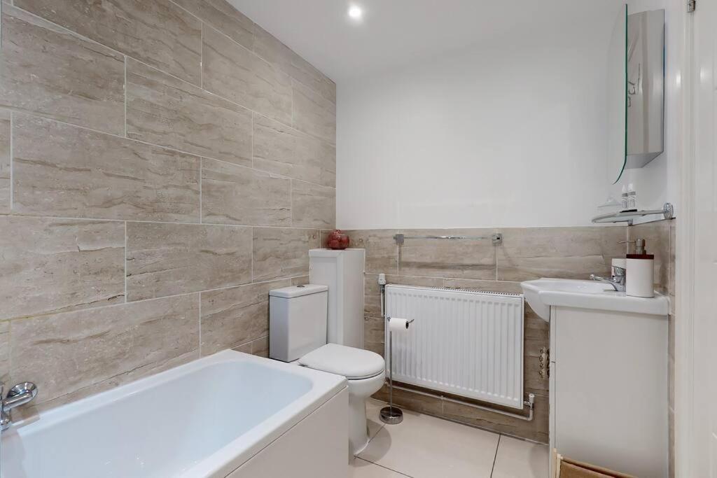 Lovely 2 Bedroom Apartment Near Highgate Station Londen Buitenkant foto